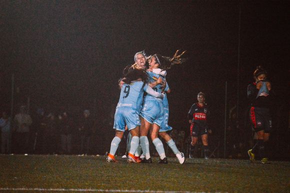 Histórico campeonato y ascenso para las "Tiburonas"