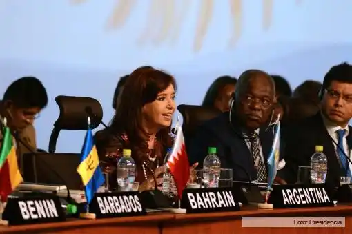 "La suerte de la economía mundial no puede quedar en manos de calificadoras de riesgo"