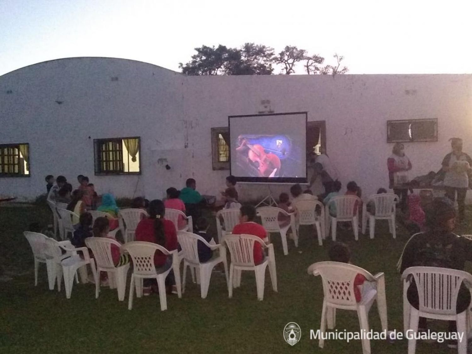 "Cine en tu Barrio" llegó al Islas