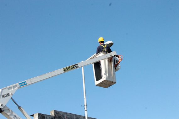 Los municipios podrán cobrar alumbrado público en las boletas de luz