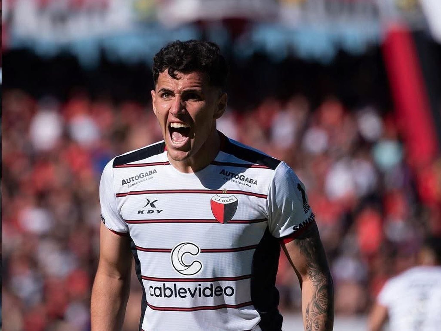 Racing sumó dos refuerzos: Forneris y el colombiano Vergara