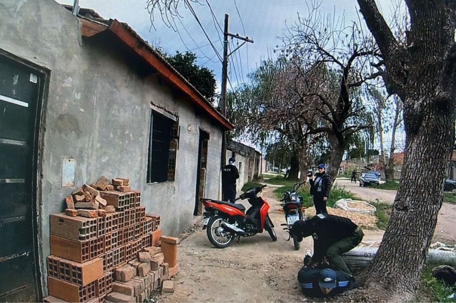 Allanamientos en barrio Cabal