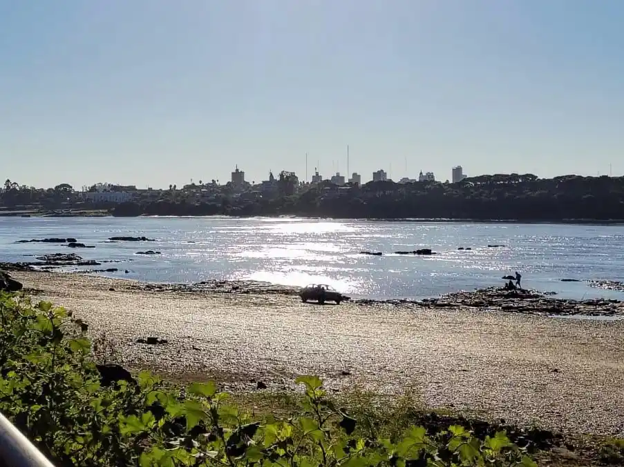 Costanera Nébel: Rescatan a una mujer en el río Uruguay tras un dramático operativo