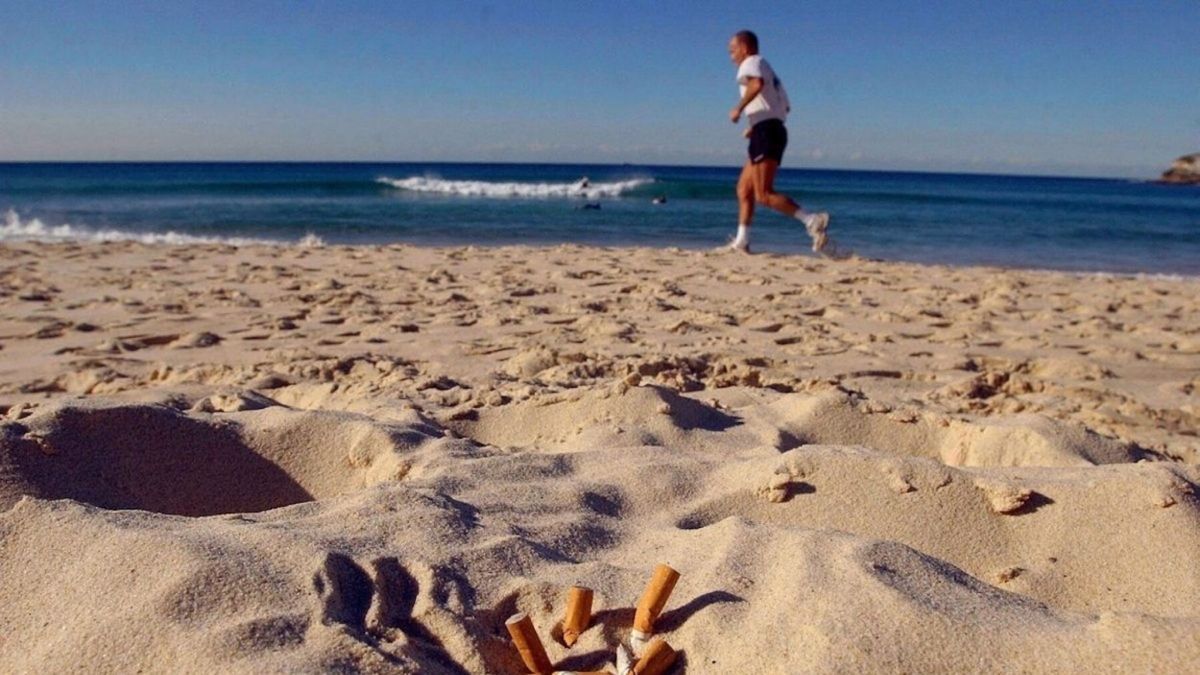 Barcelona prohíbe fumar en todas sus playas a partir de julio 2022