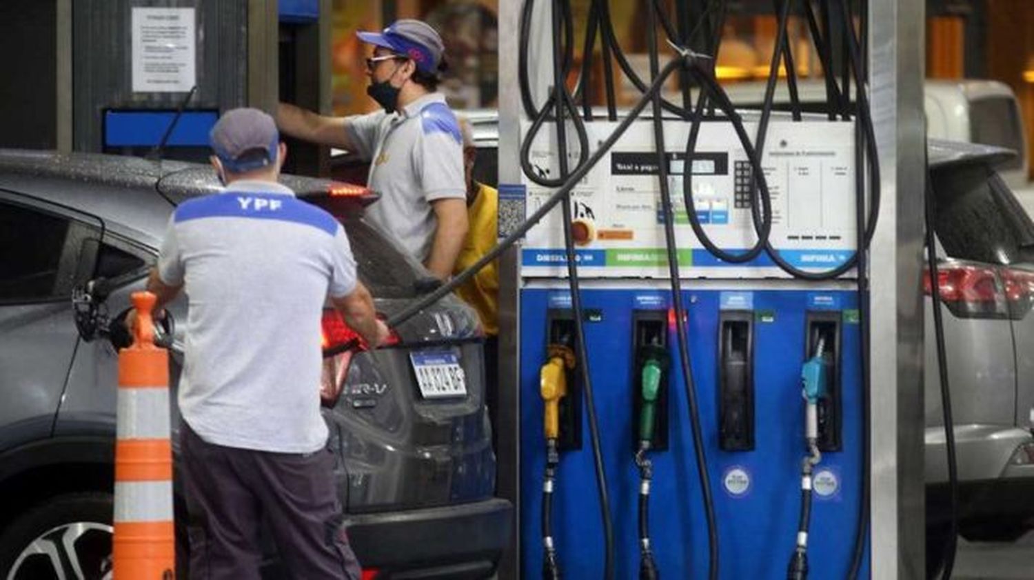 A partir de mañana, aumenta el precio de los combustibles