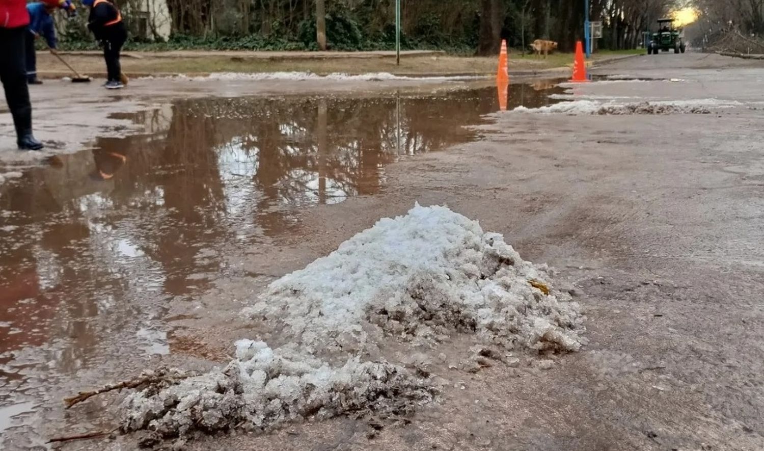 El frío extremo, congeló el agua en las calles de San Gregorio. Foto: Comuna de San Gregorio.