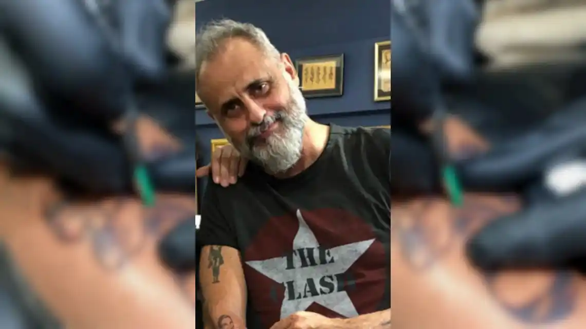 Jorge Rial se tatuó a Evita con un pañuelo verde