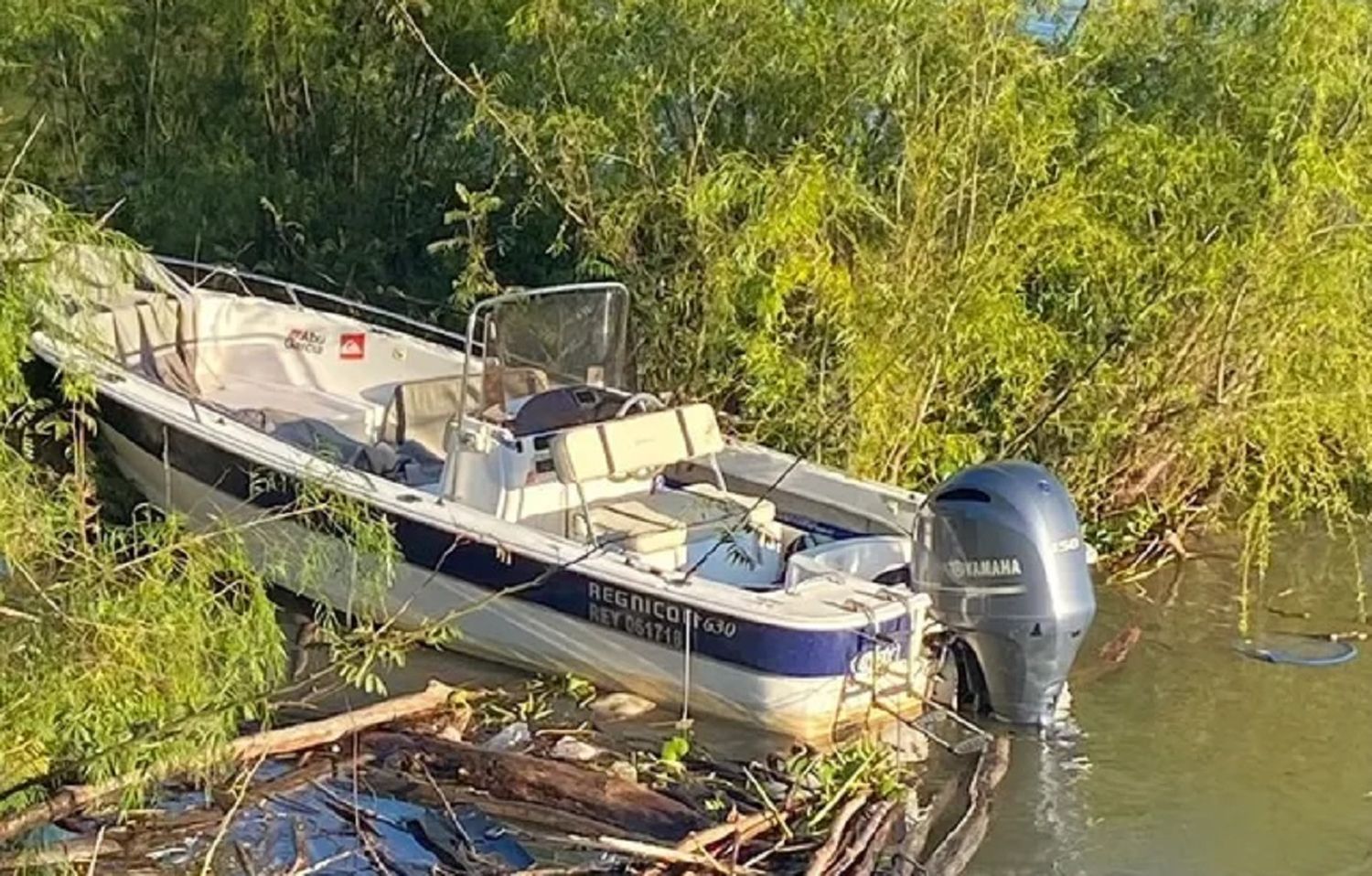 Encontraron más de 100 kilos de cocaína flotando en el río: investigan el origen de la misma