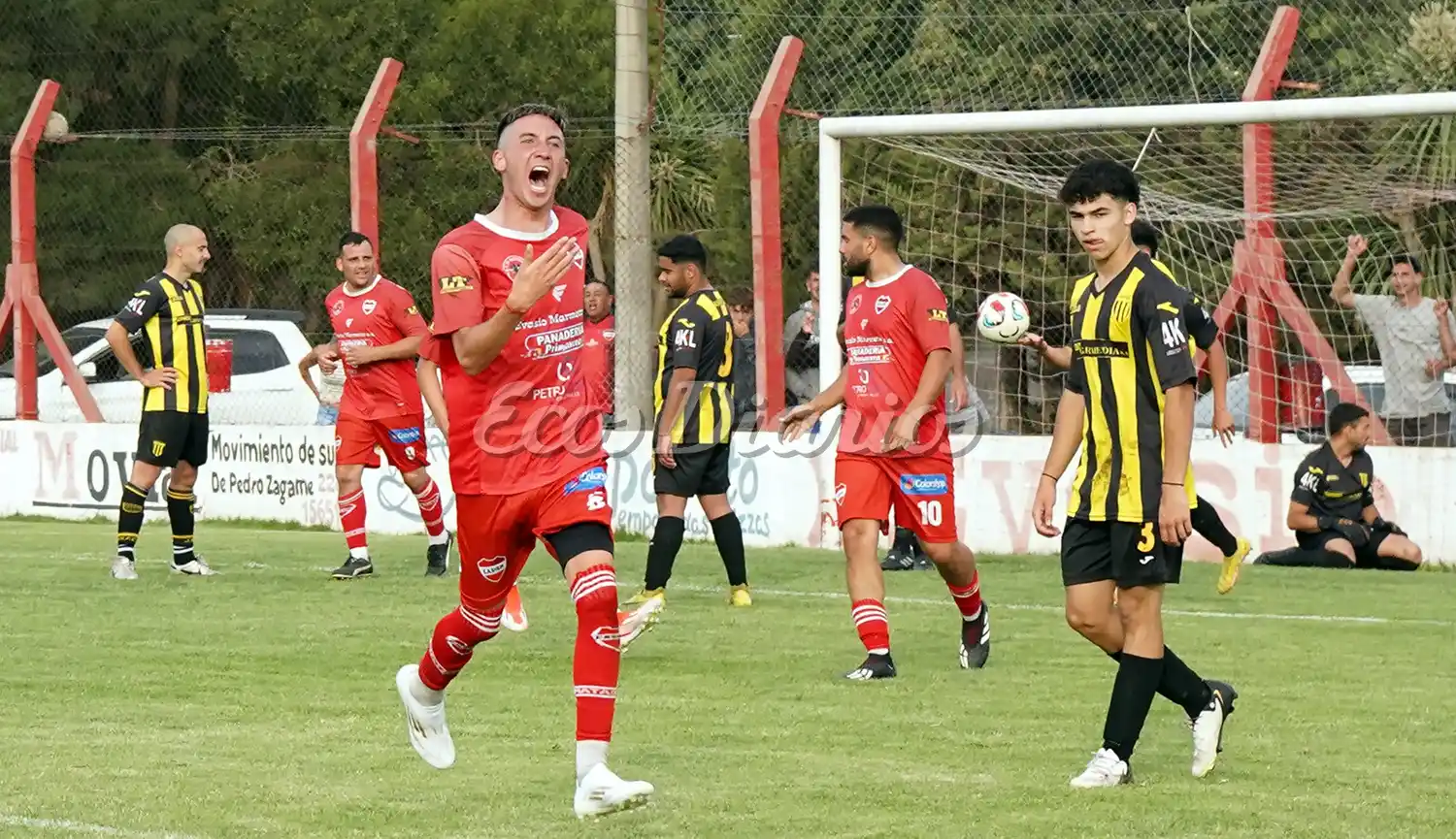 Grito de gol. De Mateo Pérez, autor del primer tanto del equipo del barrio Norte