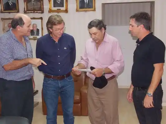 Bahillo entregó aportes a los municipios de Urdinarrain y Gilbert