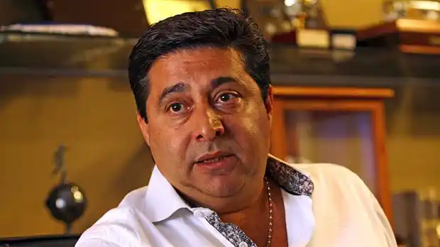 Que desciendan 10 equipos, la "solución" que propone Angelici 