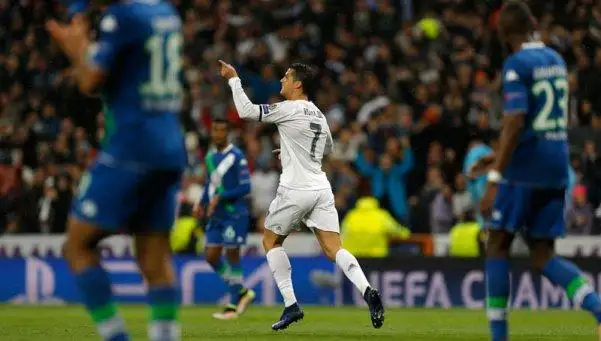 Con un Cristiano intratable, el Real pasó a semis de la Champions