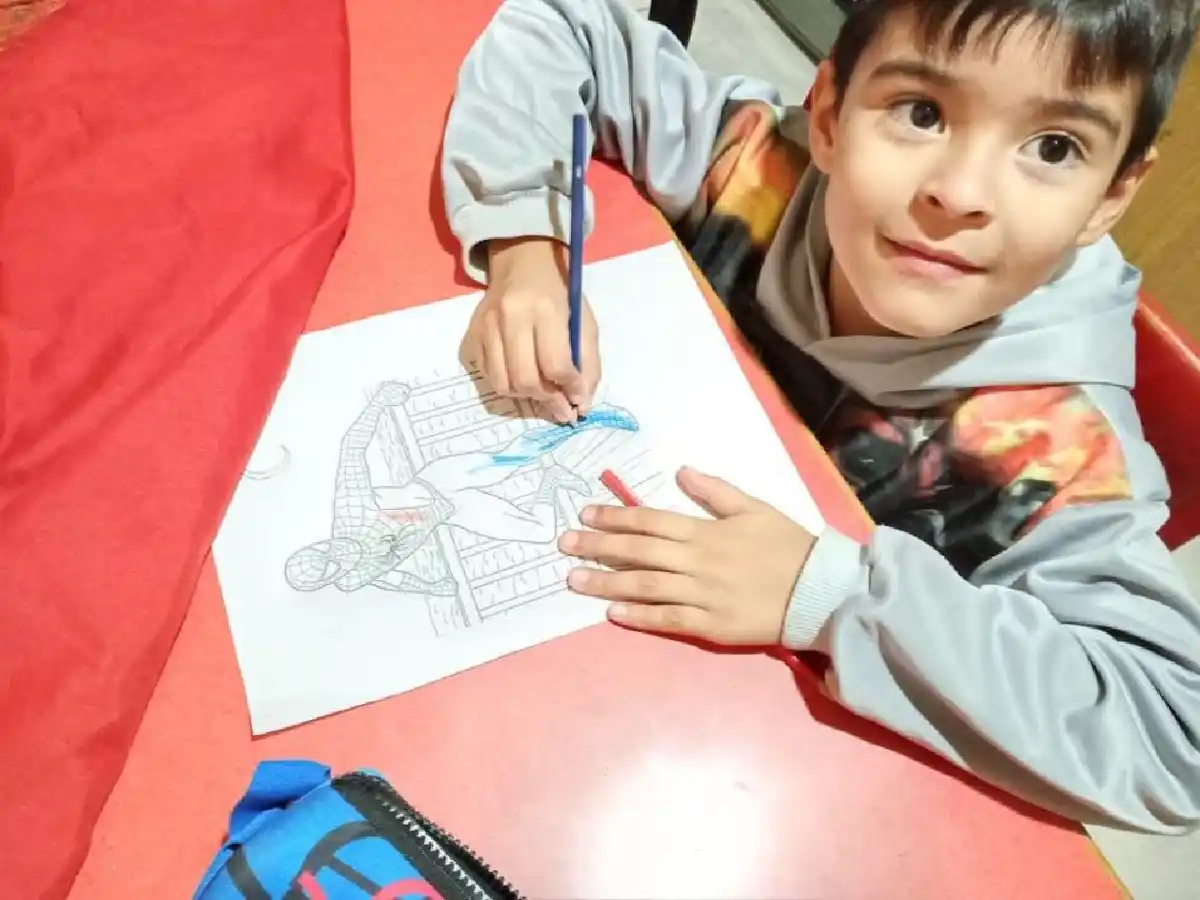 Cáritas activó una red educativa  para que la brecha no  sea aún más grande