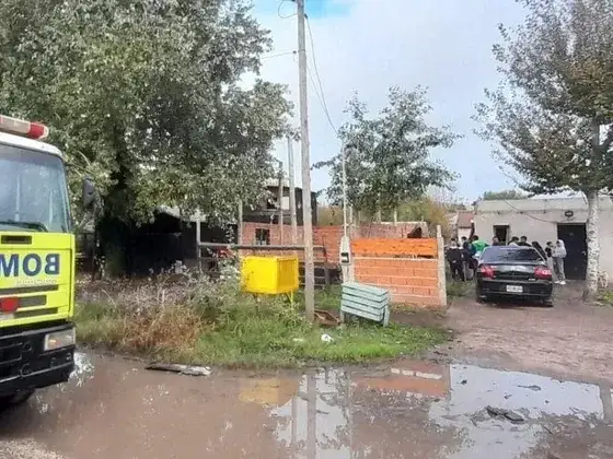 El padre de familia, identificado como Diego Valiente, rescató a sus cinco hijos de 1, 3, 5, 6 y 9 años del interior de la vivienda.