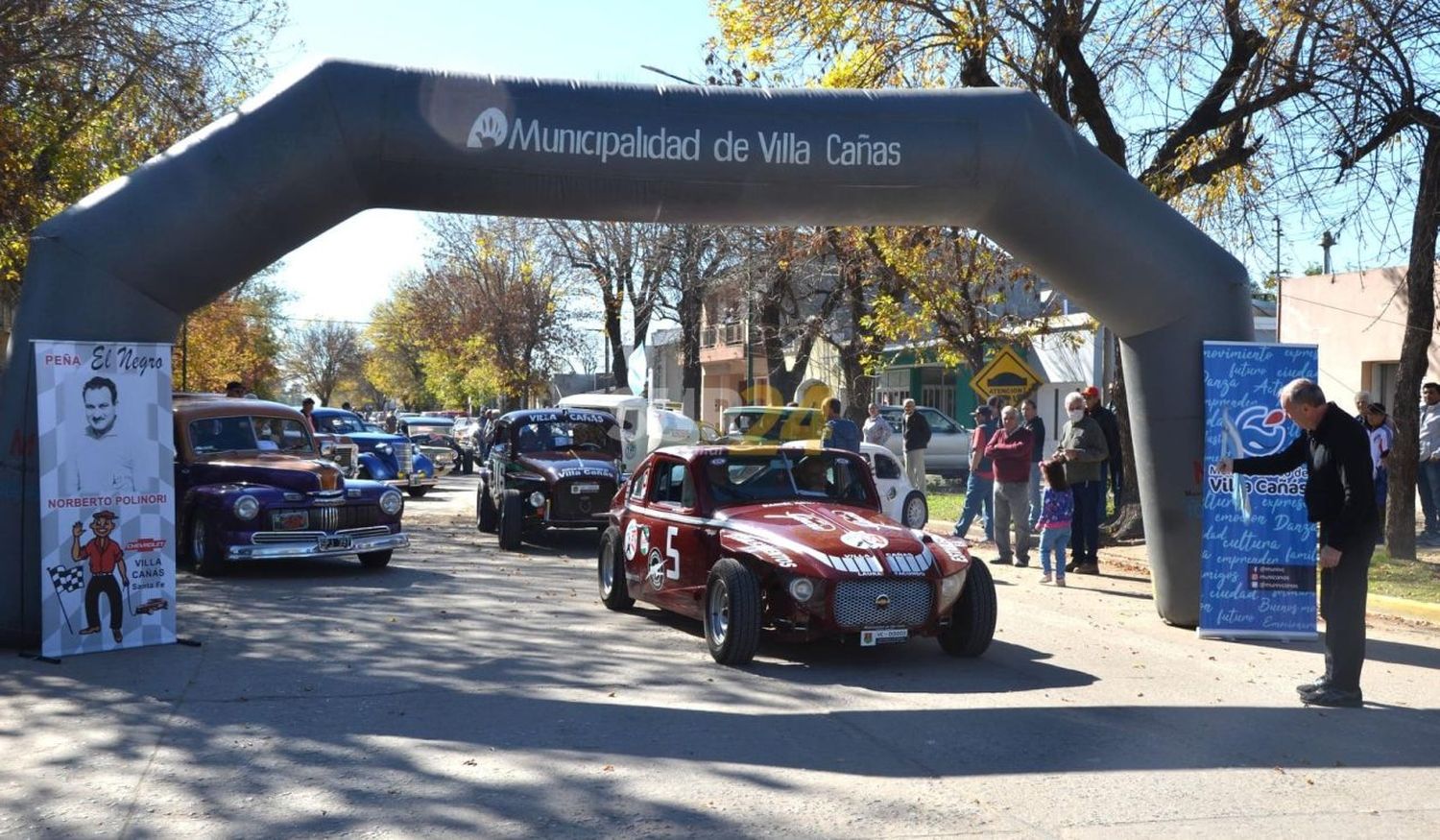 Gran convocatoria en el segundo encuentro de autos antiguos en Villa Cañás