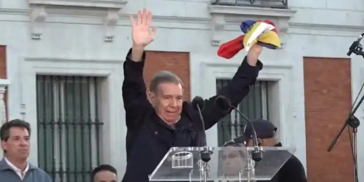 «El mundo entero está con nosotros»: EDMUNDO GONZÁLEZ estuvo en la concentración de venezolanos en Madrid (+Video)