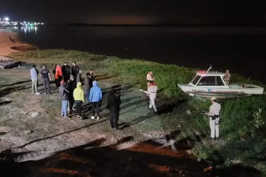 Vuelco de una lancha en Coronda: sigue sin aparecer un hombre de 60 años y un bebé continúa internado en grave estado