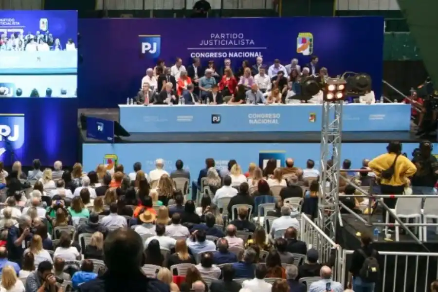 "Cristina presidenta": el operativo clamor regresó en el Congreso del PJ