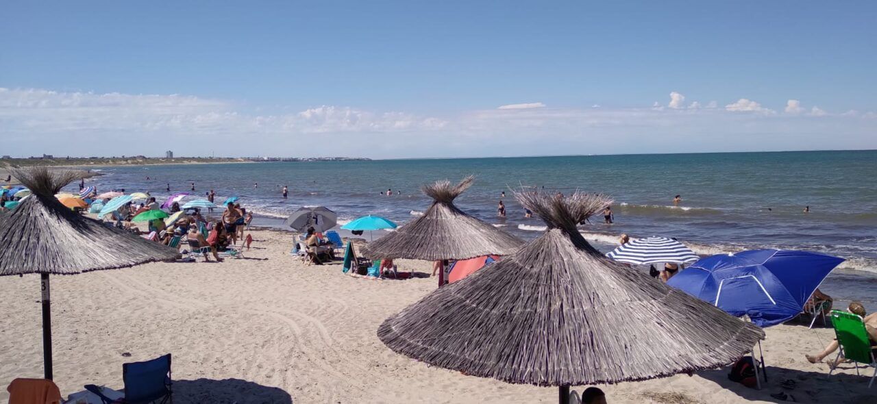 Las playas de Las Grutas, entre los destinos más elegidos de La Patagonia.