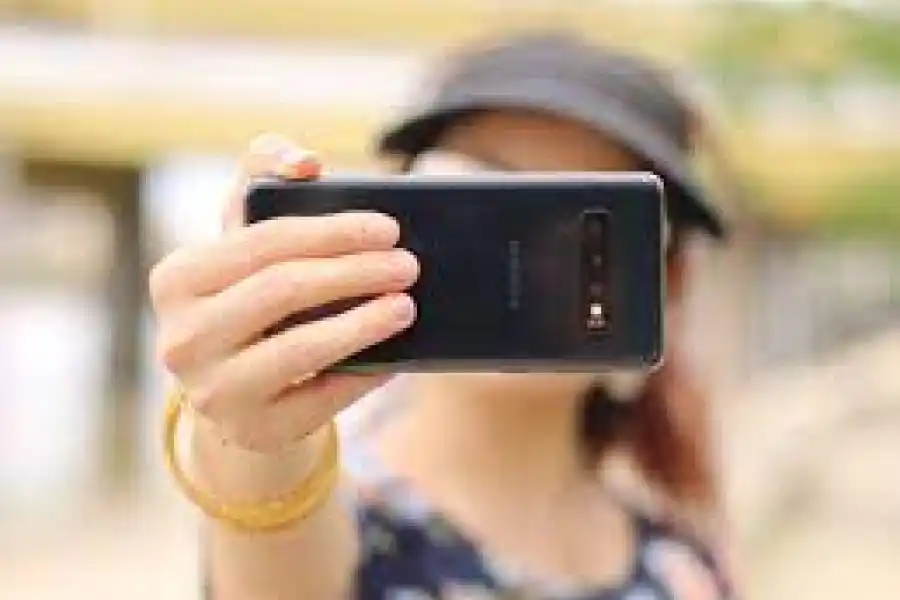 ¿Por qué a las personas les encanta tomarse selfies?