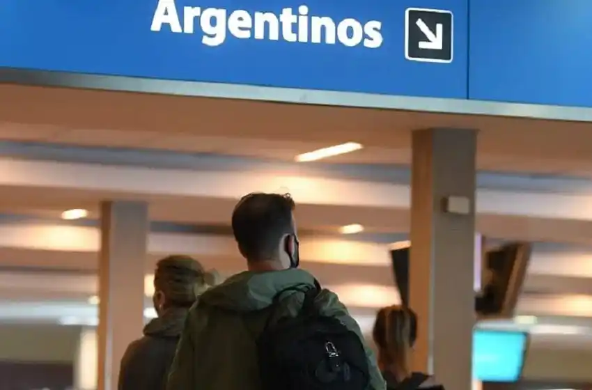 Prohibición de cuotas en viajes al exterior: la Cámara de Turismo busca revertir la medida