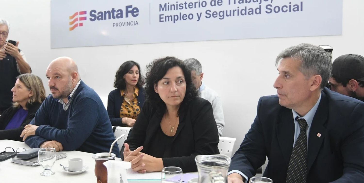 La paritaria docente se desarrolló en la tarde de este lunes en el Ministerio de Trabajo, Empleo y Seguridad Social. Foto: Manuel Fabatía.