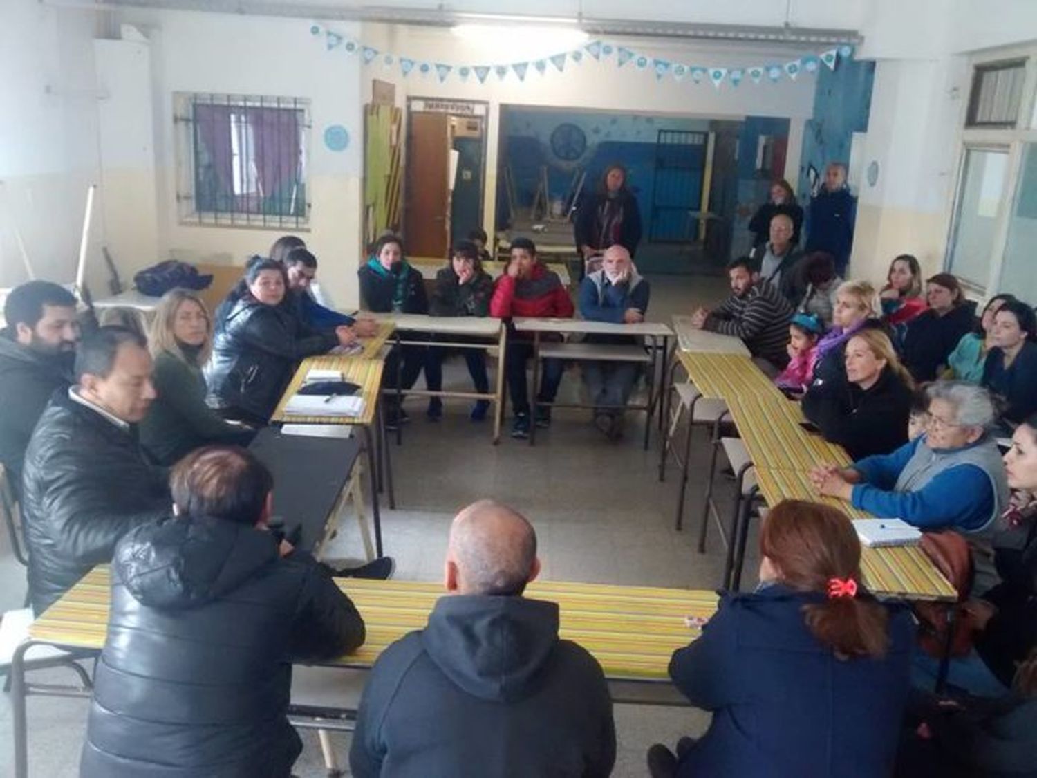 Protesta en Mar del Plata: Denuncian que unos 200 alumnos no pueden ir a clases 