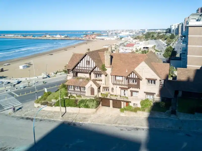 La vivienda, ubicada en la esquina de Roca y la costa, estuvo en venta durante nueve años hasta que Aguerre la adquirió