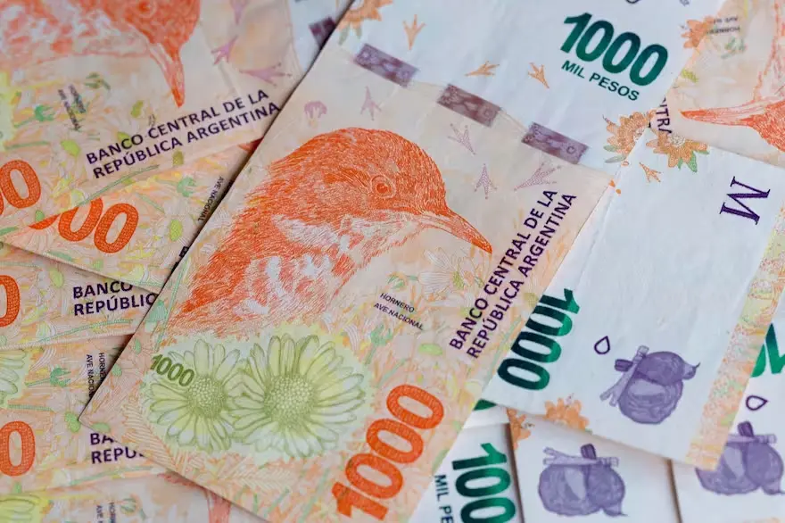 Se dejarán de emitir billetes de 1.000 y 2.000 desde las 22.00 de este lunes.