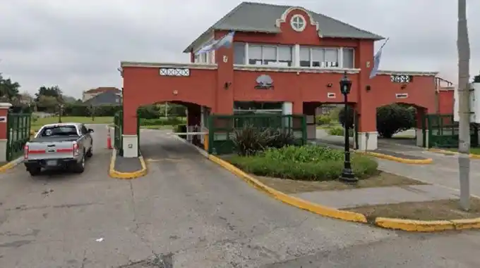 Vestidos con uniformes de seguridad, delincuentes robaron $40 millones de la casa de un empresario en Berazategui