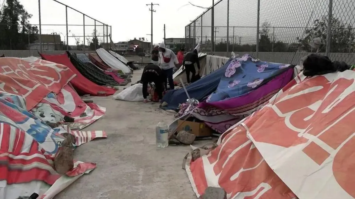 DEBAJO DE UN PUENTE Y PASANDO FRÍO: así están cientos de venezolanos en Ciudad Juárez