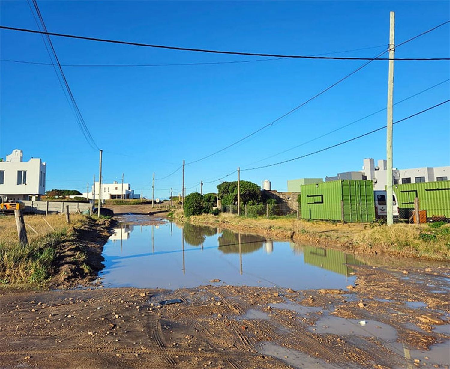 Pileta en calle de Quequén