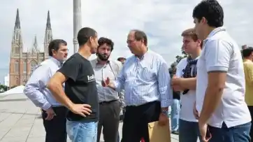 Sanz visitó La Plata y aseguró que "si llueve como en 2013, se vuelve a inundar"