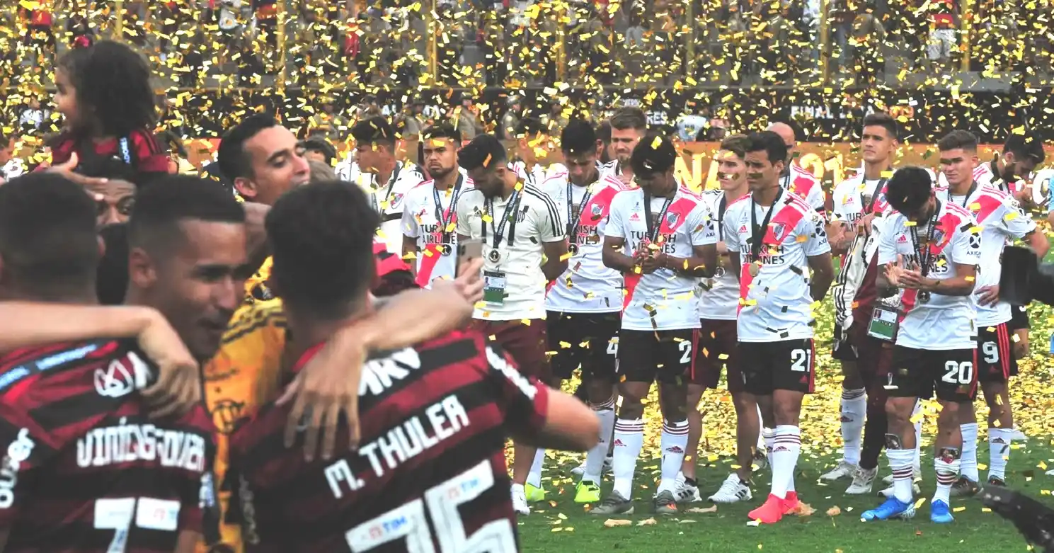 Flamengo tuvo una ráfaga furiosa y se lo dio vuelta a River con dos goles de Gabigol