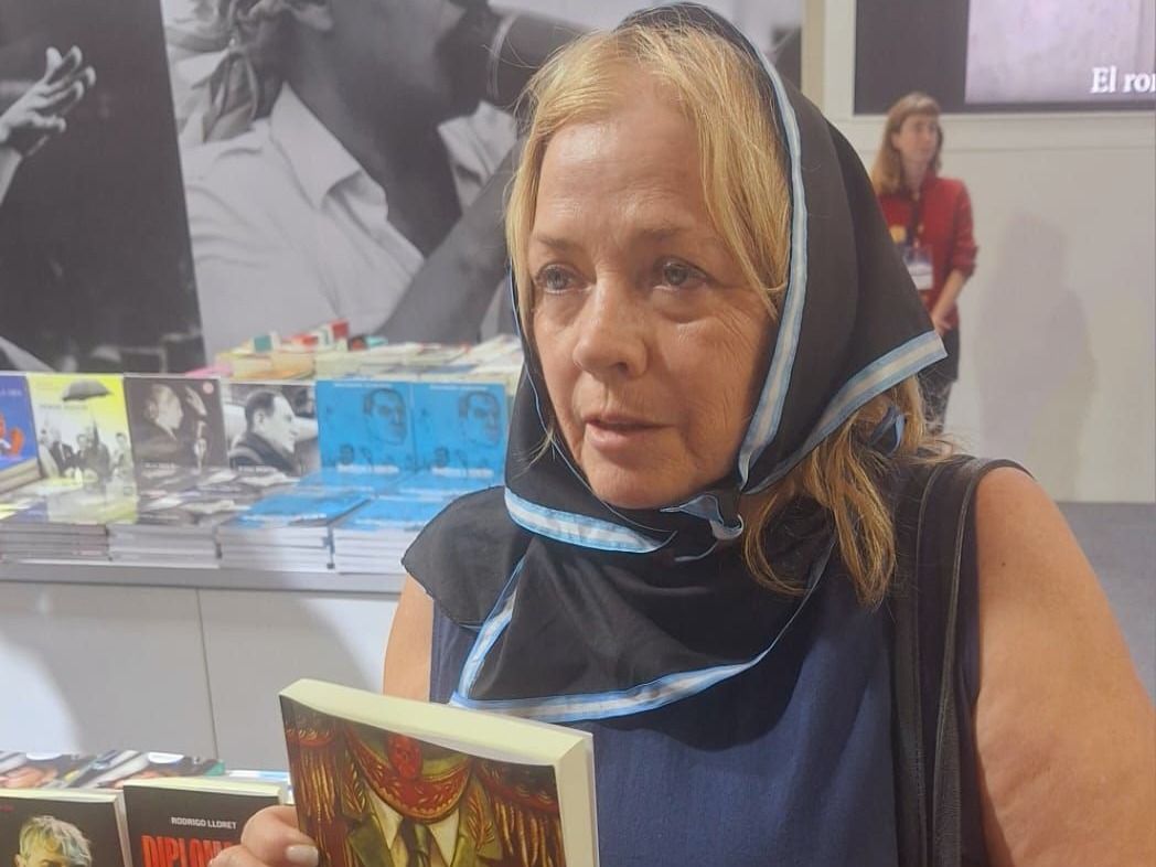 Hermana de diputado entrerriano lidera los "Pañuelos Negros" por la libertad de represores