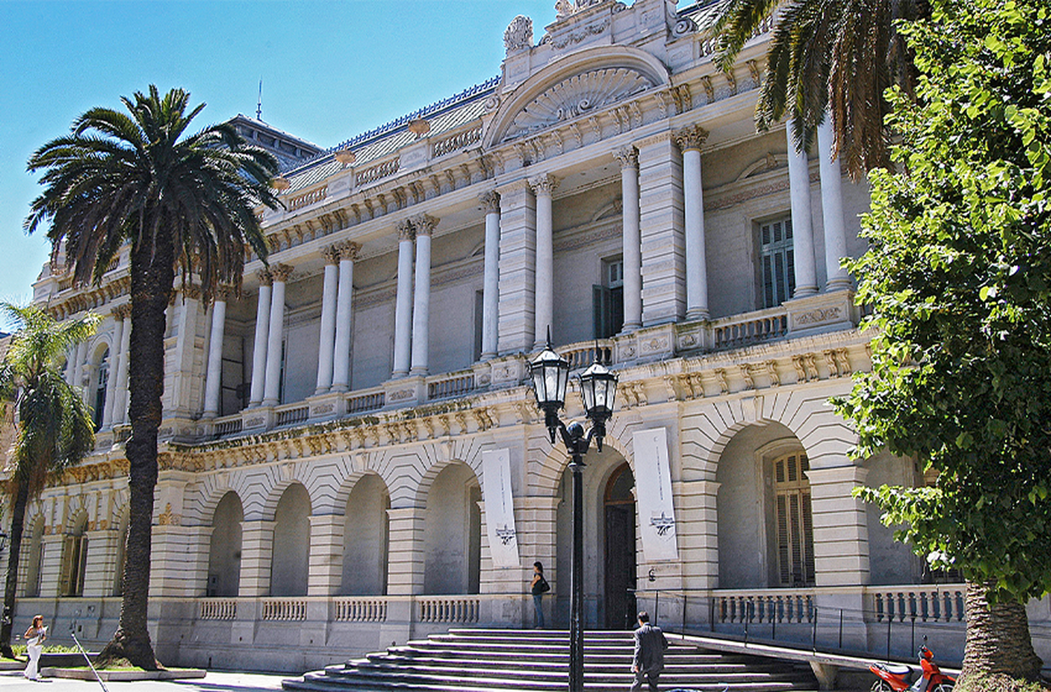 Tránsito: corte en microcentro por un evento en la Facultad de Derecho