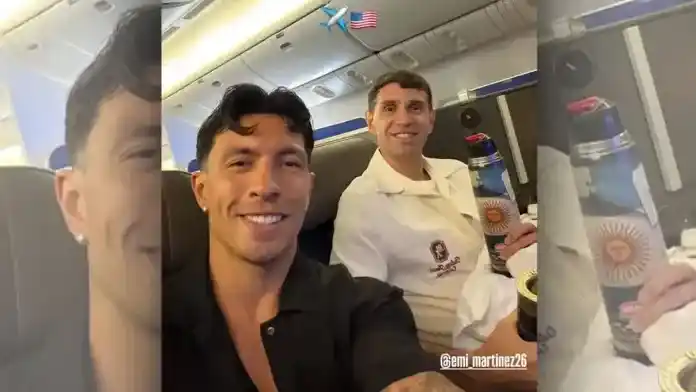 Empezó el sueño: la foto del gualeyo Licha Martínez con el "Dibu" en vuelo hacia el Mundial