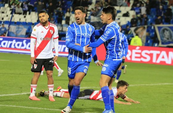 Godoy Cruz se lo dio vuelta a River que cae en Mendoza