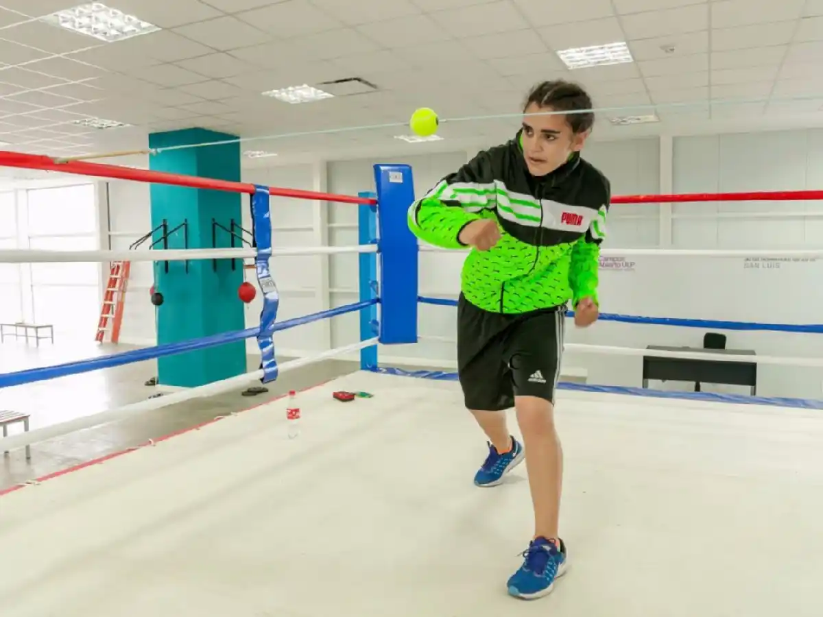 Las chicas salen a escena en Pérez