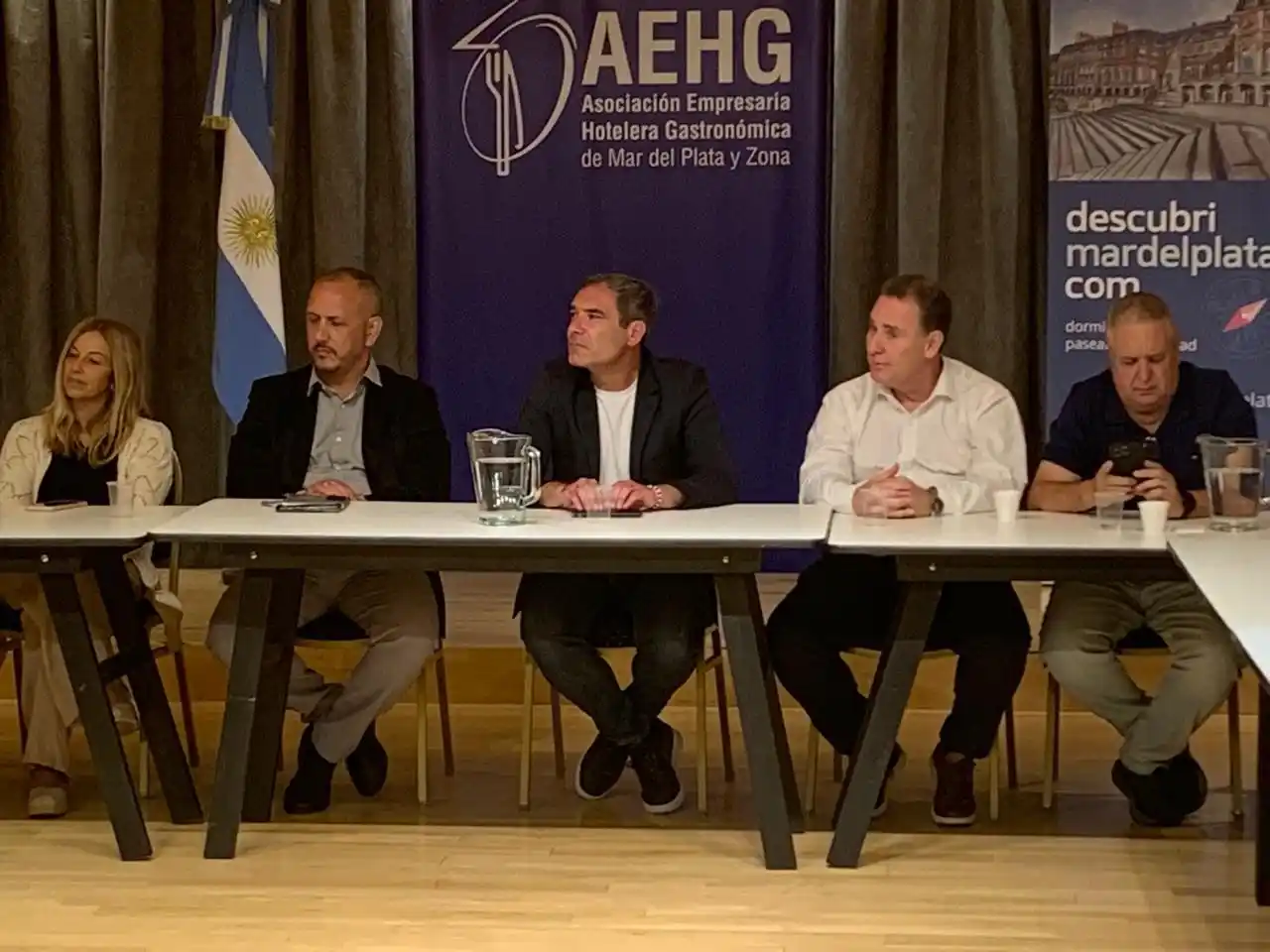 El intendente junto al nuevo titular del EMTURyC estuvieron en la sede de la AEHG.