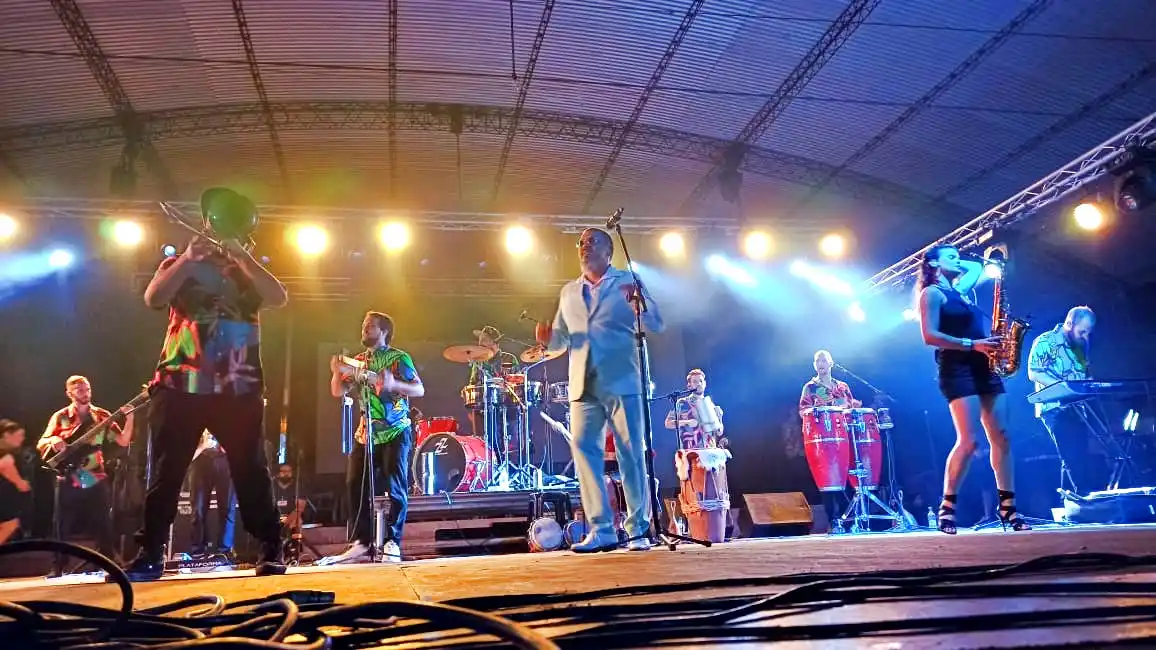 A pesar de la lluvia hubo Fiesta del Durazno con la Delio Valdez