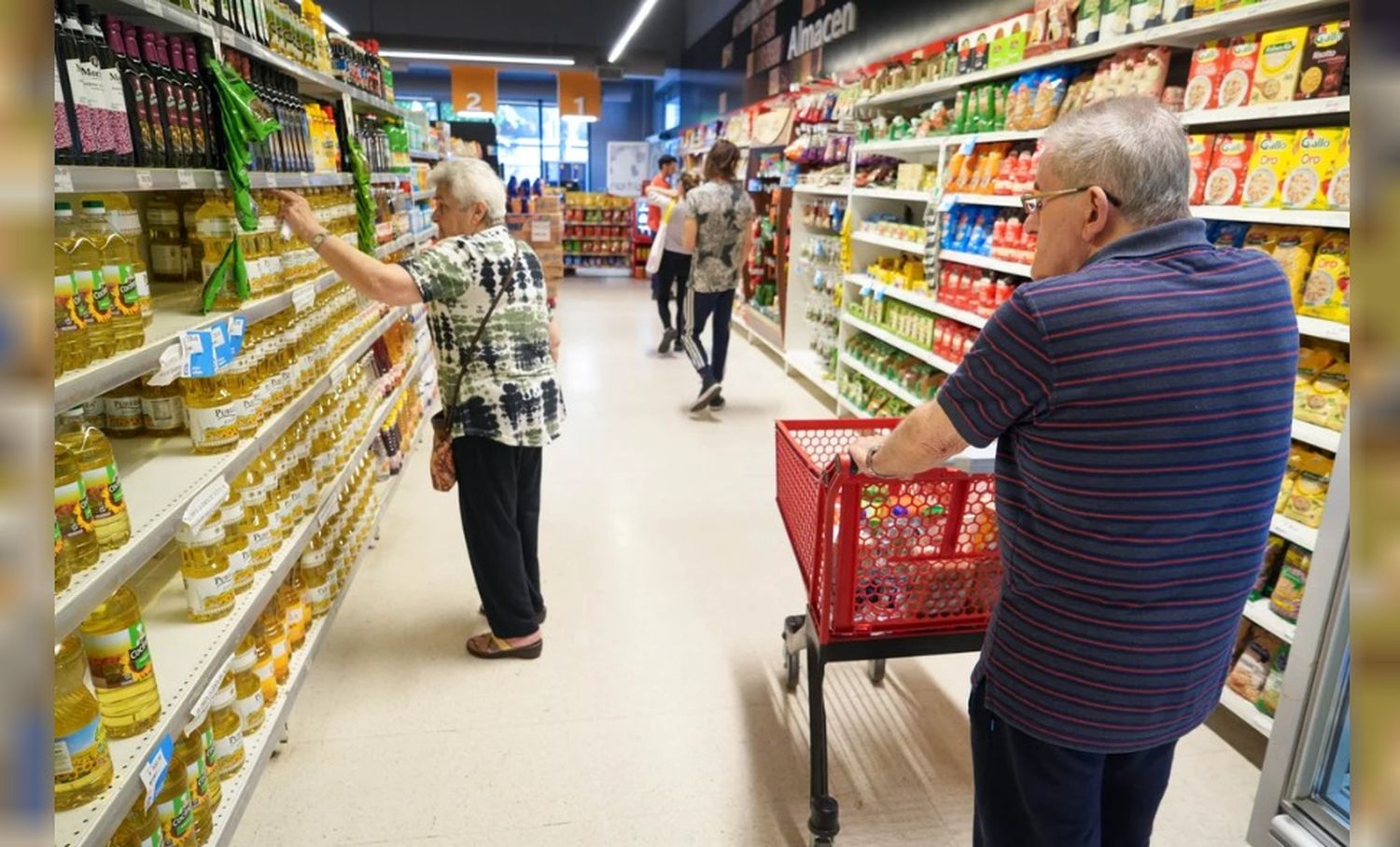 Los precios acumularon un alza del 276,2%, según informó el INDEC. Foto: Marcelo Capece (NA)