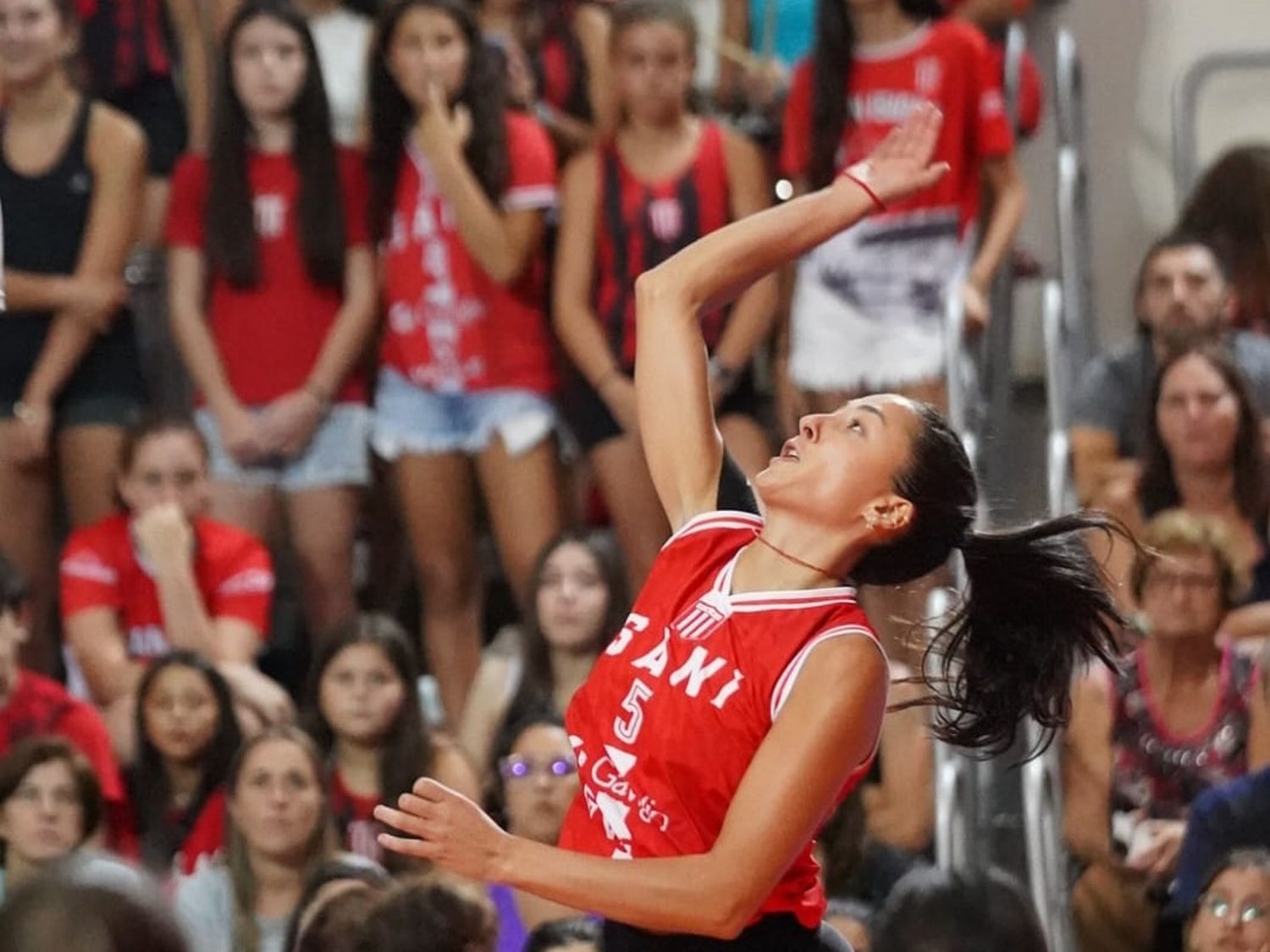 Josefina Suñé, la máxima anotadora de San Isidro ante Gimnasia y Tiro