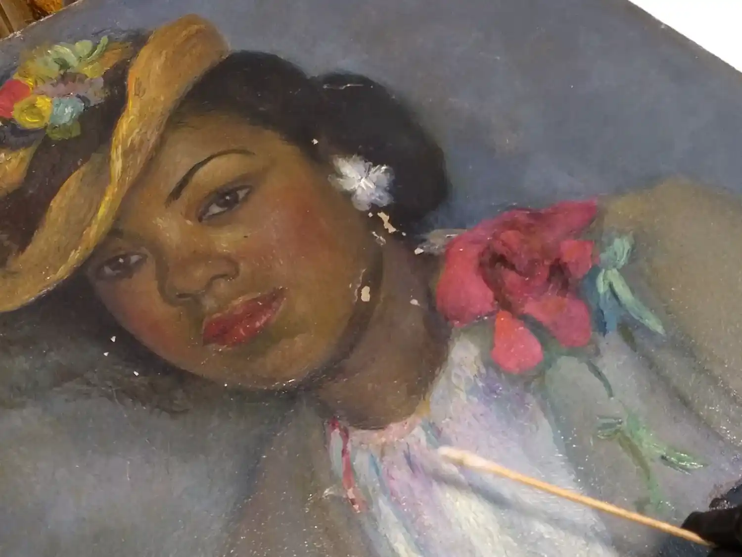 La restauración no solo garantiza la estabilidad material de la obra, sino que también permite recuperar su lectura estética e histórica original.