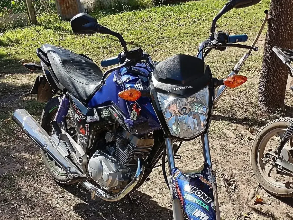 La moto fue robada afuera del boliche Dubái.