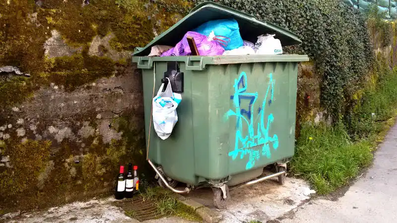  Hallaron un dedo en un contenedor: era de un hombre que tuvo un accidente 