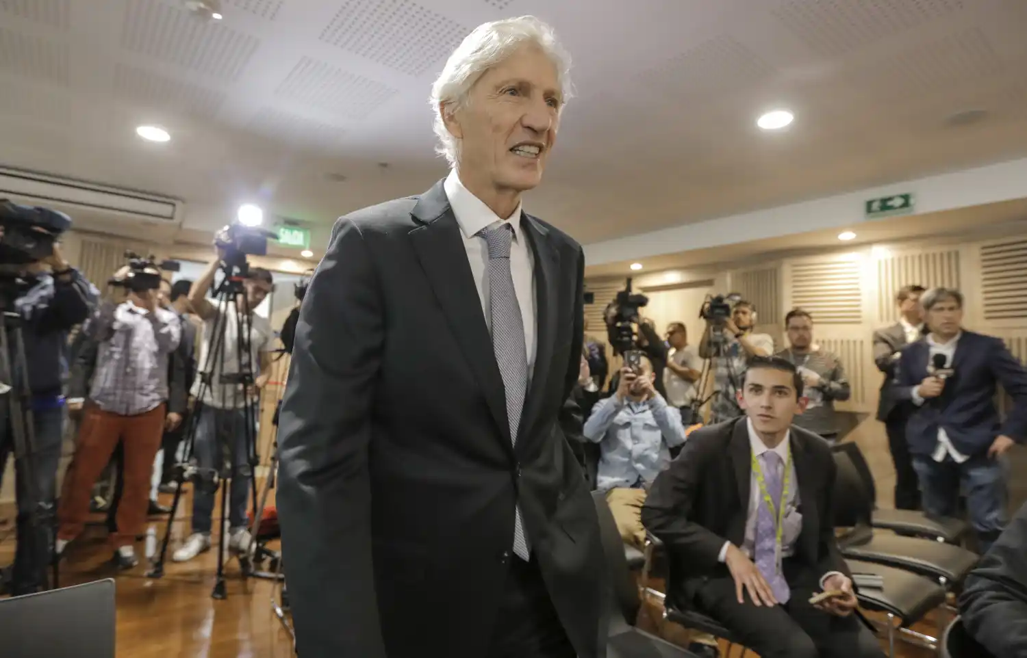 Se bajó Gareca y asoma el nombre de Pekerman