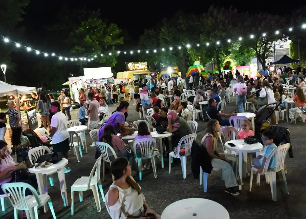 Feria Navideña 2025: dos jornadas para disfrutar, comprar y recorrer el centro de Crespo