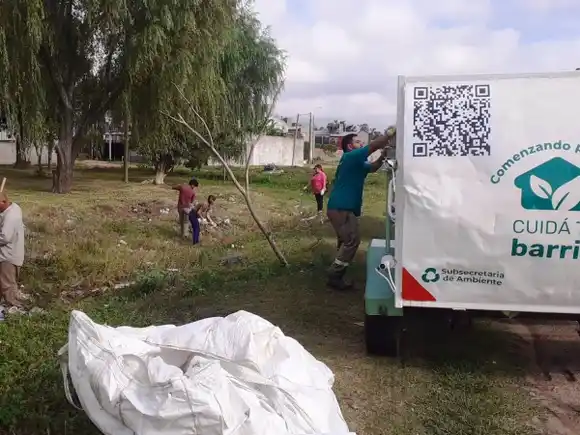 Jornada de limpieza comunitaria en el barrio Belgrano Sur
