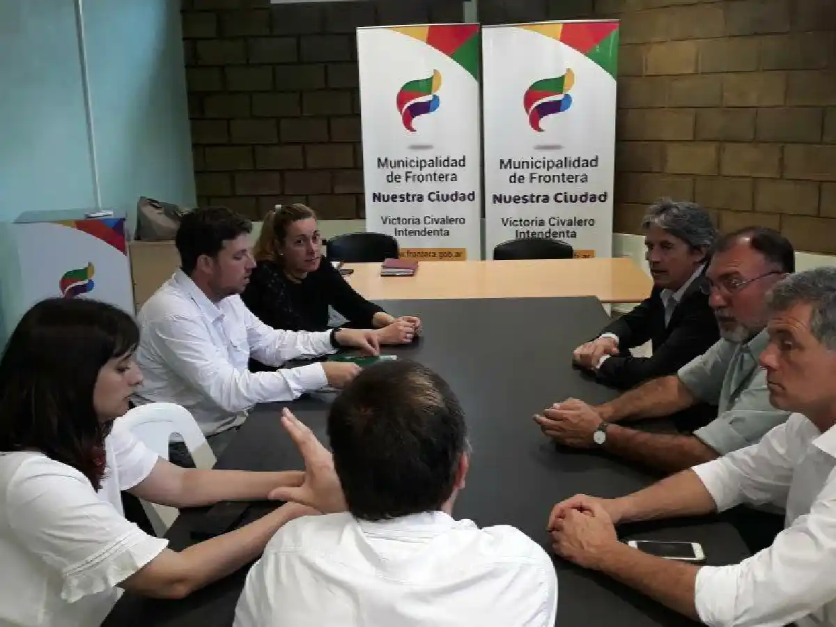 Analizan bacheo integral en el camino interprovincial y un recambio de luminarias